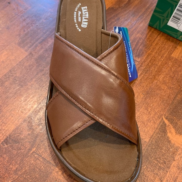 Brand new Eastland sandals - Picture 3 of 4